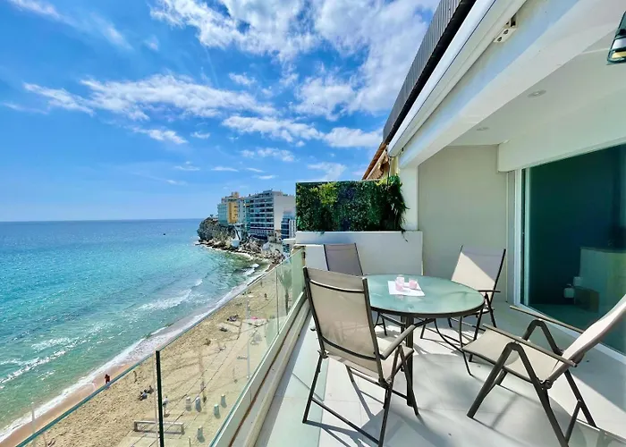 Emalco Seafront Modern Apartment
