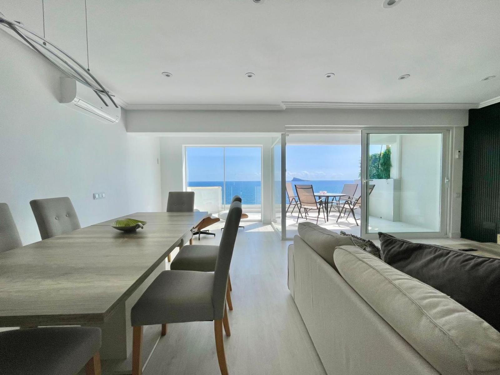 Emalco Seafront Modern Apartment