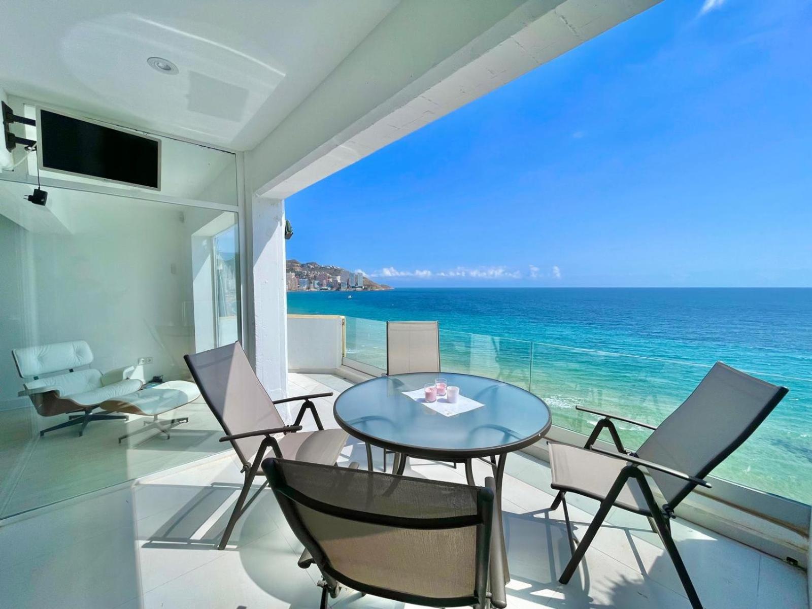 Emalco Seafront Modern Apartment